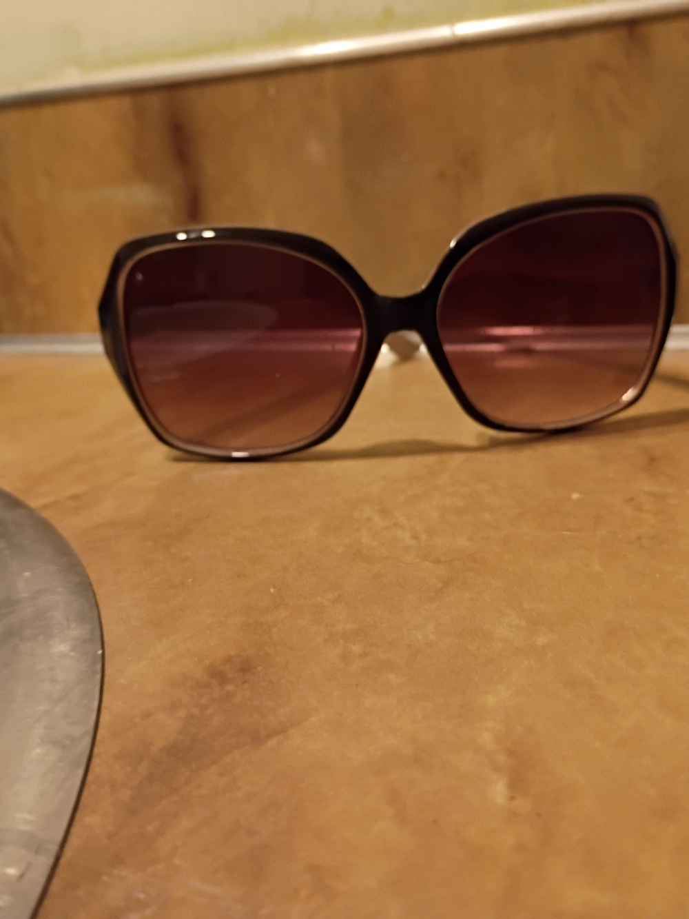 Foster Grant Pink Polarized Sunglasses Two-Tone Black & Nude Pink Gold Heart
